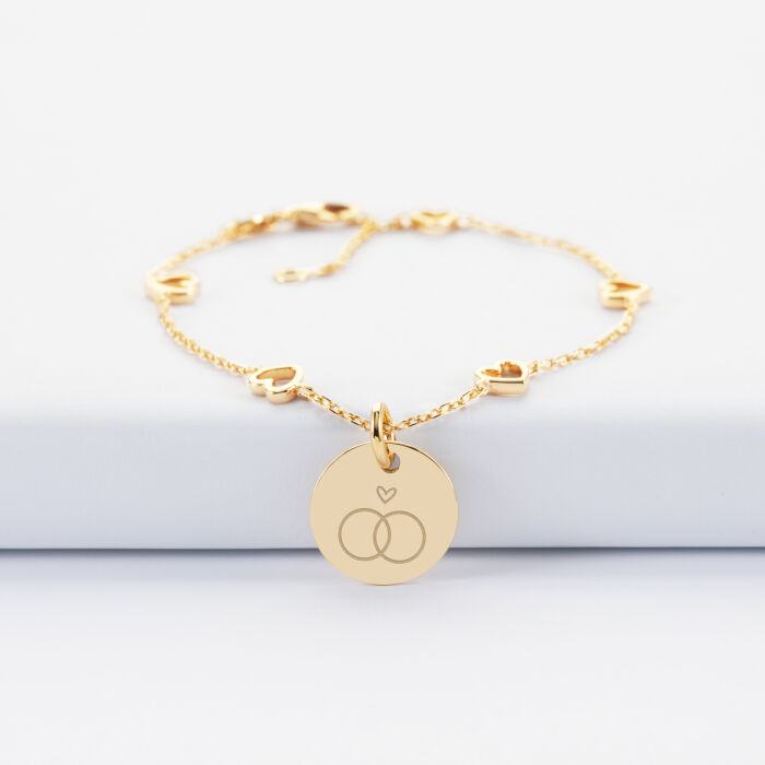Bracelet chaîne cœurs ajourés personnalisé médaille gravée plaqué or 15 mm - Mariée - Illustration Alliances