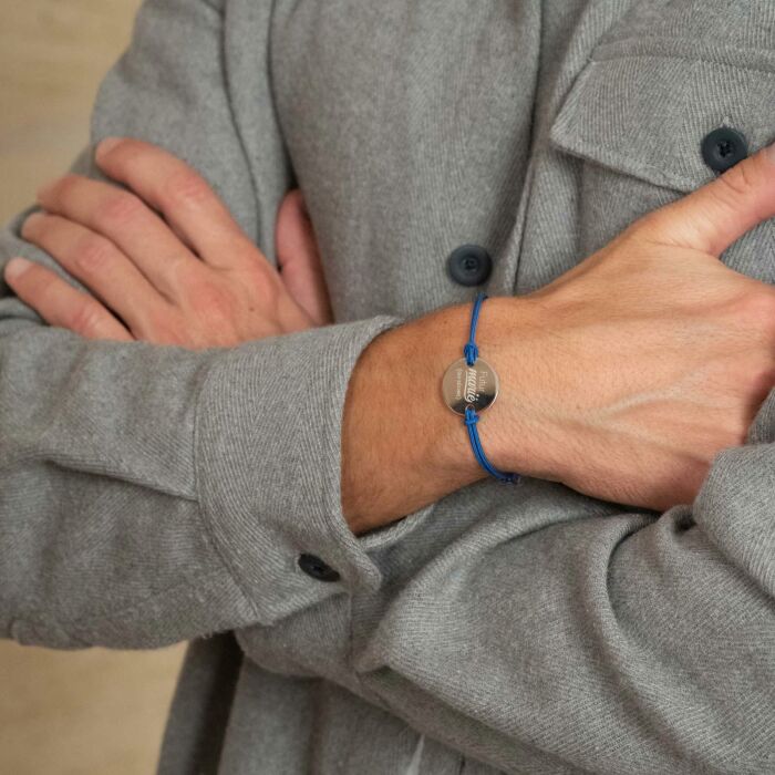 Bracelet Marié personnalisé cordon doublé médaille gravée argent 2 trous 20 mm - Photo porté Futur marié