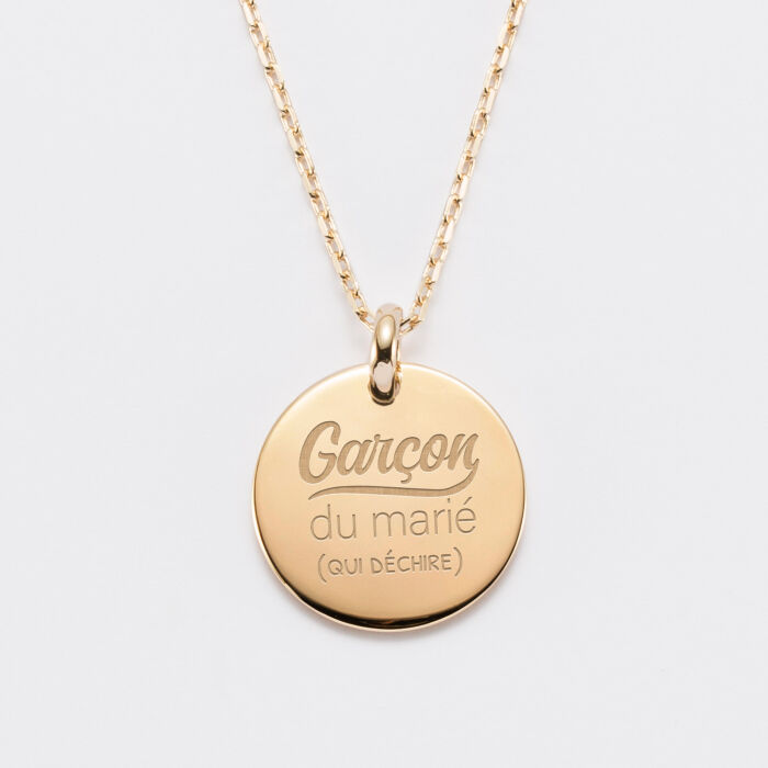 Pendentif homme Famille des mariés personnalisé médaille bombée gravée plaqué or 20 mm - Garçon du marié