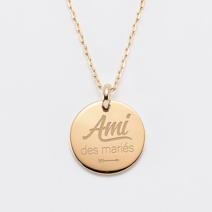 Pendentif homme Famille des mariés personnalisé médaille bombée gravée plaqué or 20 mm - Ami des mariés