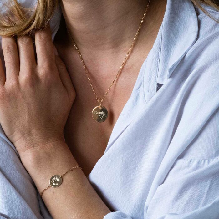 Pendentif Famille des mariés personnalisé médaille gravée plaqué or 19 mm - Témoin en or