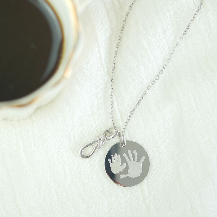 Pendentif personnalisé argent "Le lien" 17x6 mm et médaille 19 mm - HappyBulle x Lilylovesfashion - Ambiance Empreinte