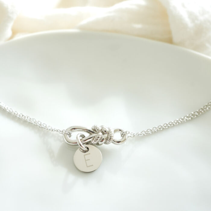 Bracelet chaîne personnalisé "Le lien" argent et médaille gravée 10 mm - HappyBulle x Lilylovesfashion - Lettre E